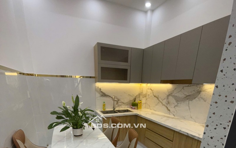 NHÀ BÁN, ĐẸP LUNG LINH, 3TẦNG, HẺM 4m, MỄ CỐC P15Q8, Dtsd 136m2, NHỈNH 4ty